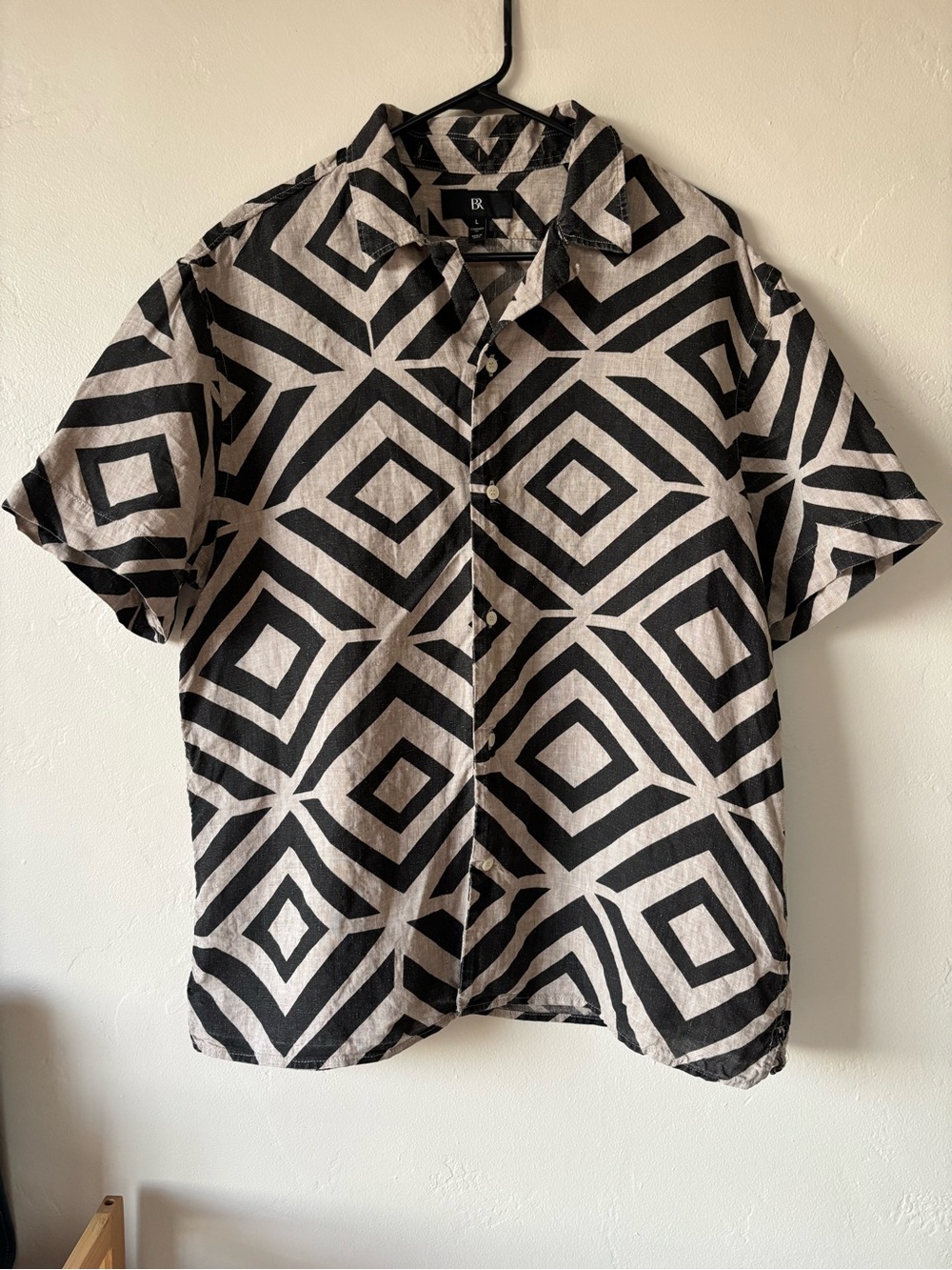 Banana Republic Linen Resort Geometric  Black & Beige Button Down